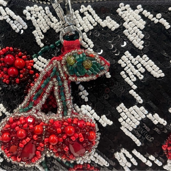 NWT π€π VIRAL HANDCRAFTED IN INDIA Cherry Chevron Beaded Bag - Picture 4 of 9